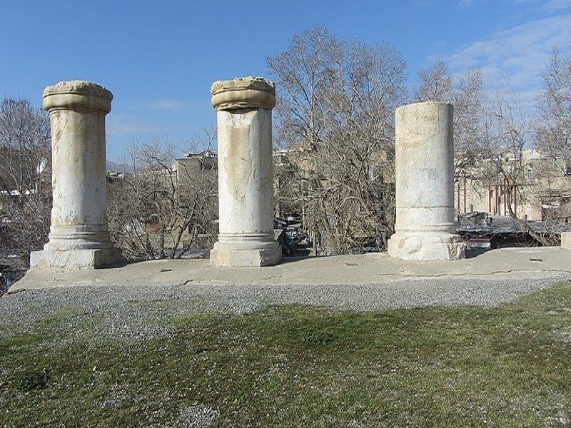 ستون های معبد آناهیتا